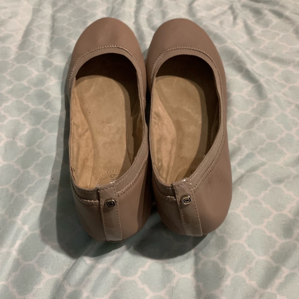 Bandolino B flexible ballet flats